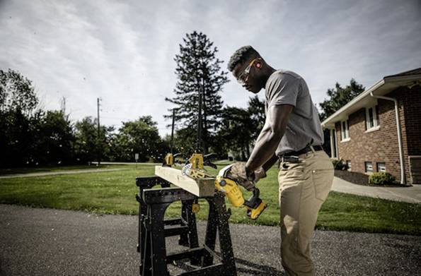 DEWALT DEWALT - DCMPS520N-XJ Akku-Astsäge 20 cm Schwert buerstenlos 18 Volt akumulátor Aku řetězová pila délka čepele 20-8