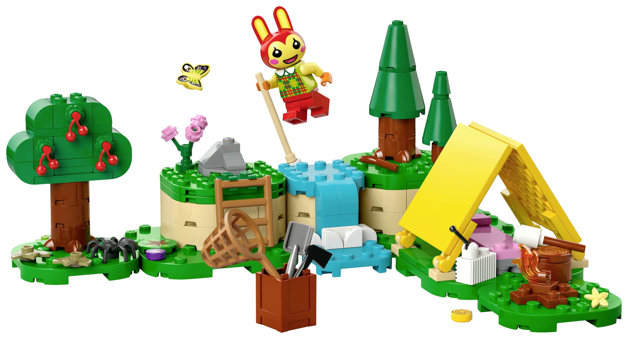 Sada LEGO stavebnice zobrazuje lesní scénu se stromy, řekou, stanem a figurkou v kostýmu zajíce; obsahuje výbavu a táborový oheň.