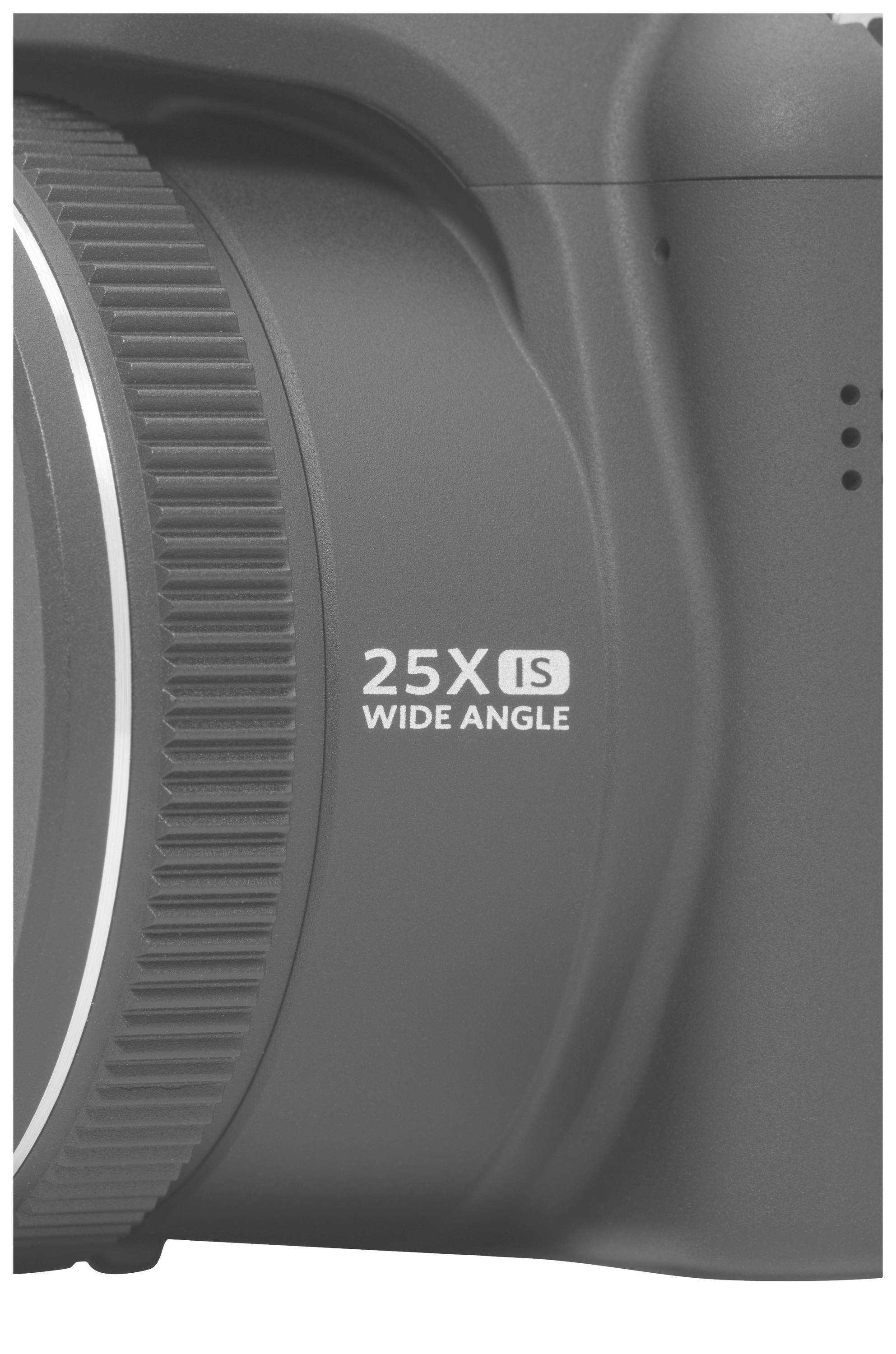 Kamerový objektiv s nápisem „25X IS Wide Angle", zvýrazněný detailní záběr detailů objektivu.