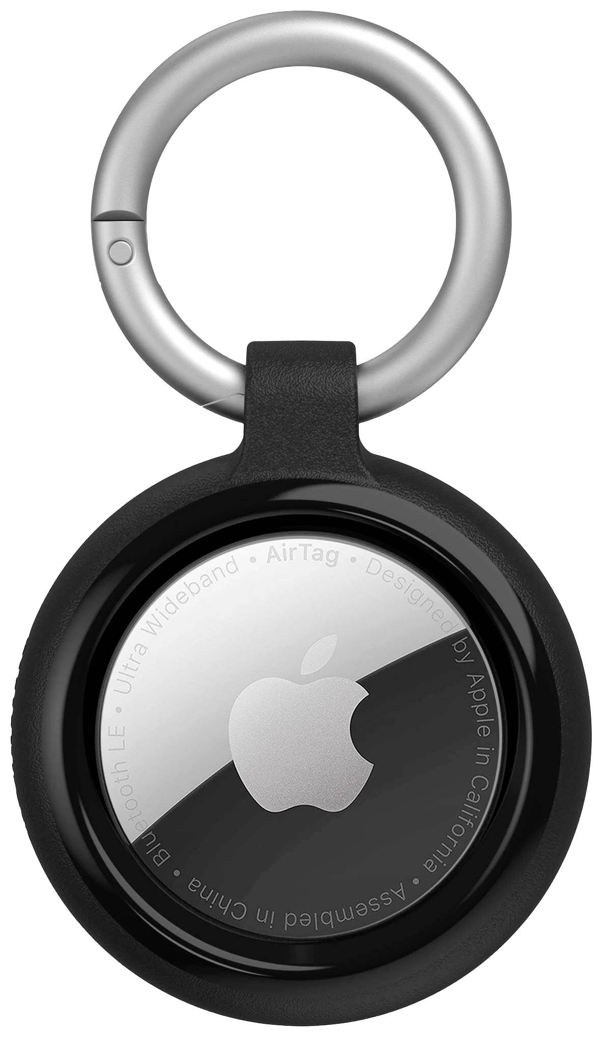 Apple AirTag v černém ochranném pouzdře se stříbrným kroužkem na klíče.