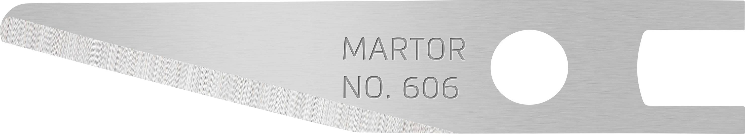 Čepel s vytištěným textem 'MARTOR NO. 606' a kulatým otvorem pro upevnění nebo manipulaci.