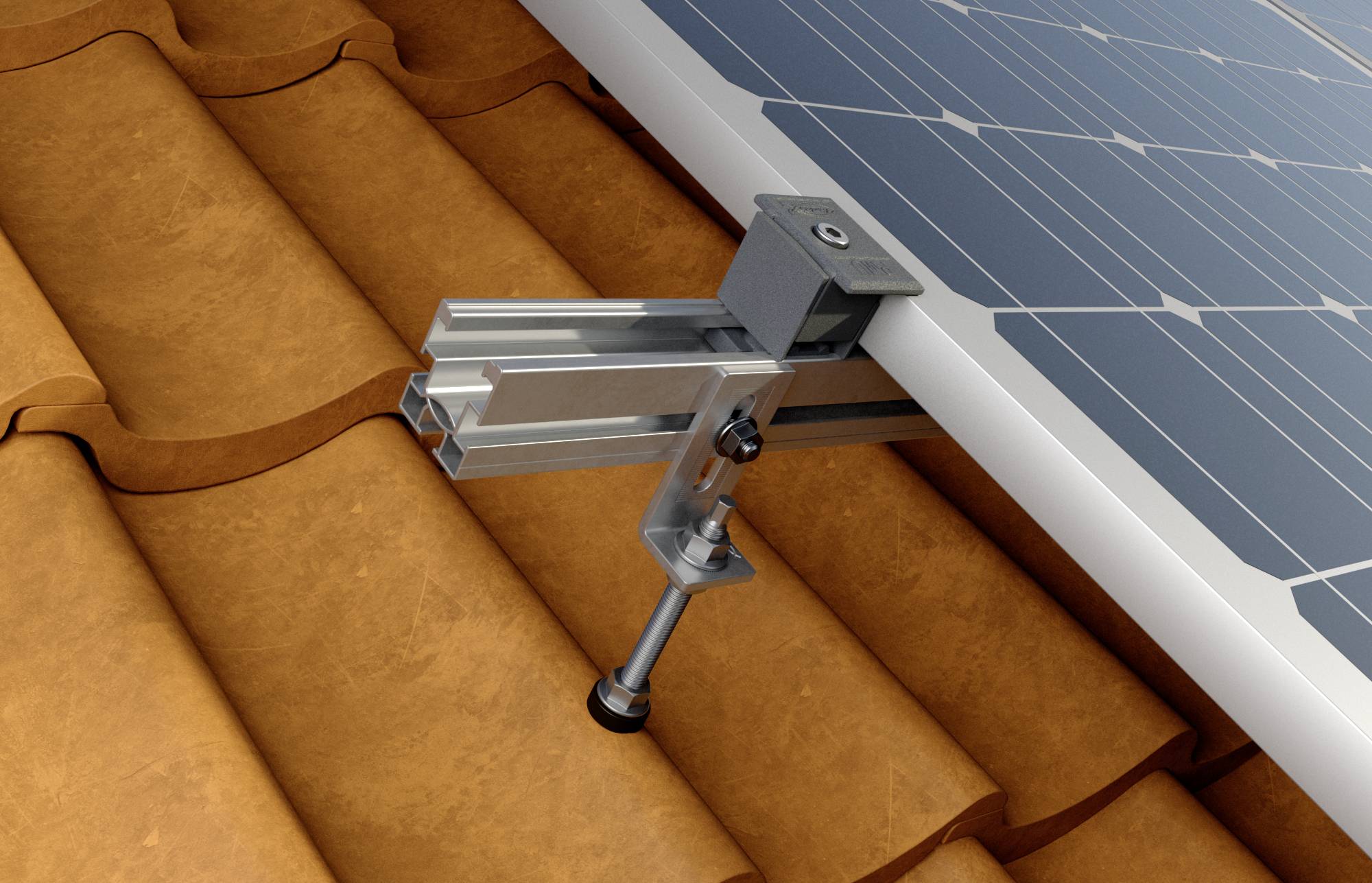 Solární panel upevněný na šikmé střeše s taškami, zobrazuje robustní držák a kolejnici pro bezpečnou instalaci.