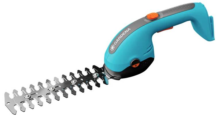 Modrý a oranžový plotostřih značky Gardena s ergonomickou rukojetí, vhodný pro přesné zastřihávání malých živých plotů.