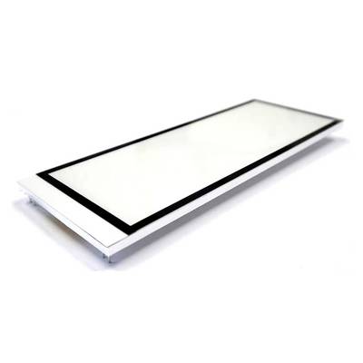 Tenké LED osvětlení bílé barvy v obdélníkovém designu, určené pro stropní montáž, vhodné pro moderní interiérové osvětlení.