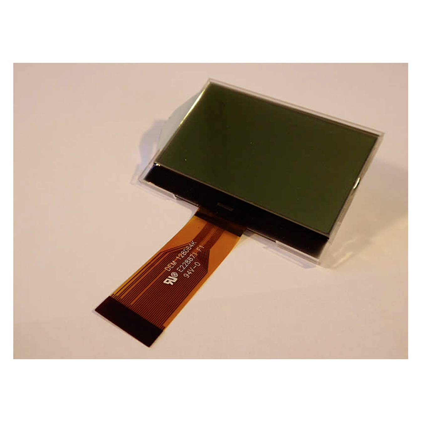 Malý, obdélníkový LCD displej s flexibilní deskou plošných spojů, umístěný na světlém povrchu. Vhodný pro elektronická zařízení.