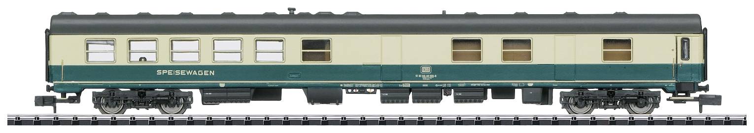 Modelový vlakový osobní vůz v zeleno-béžovém designu na koleji.