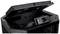 Otevřený kryt počítačové skříně s viditelným připojovacím polem, pod nímž se nacházejí USB porty a audiovýstupy. Ideální pro snadný přístup.