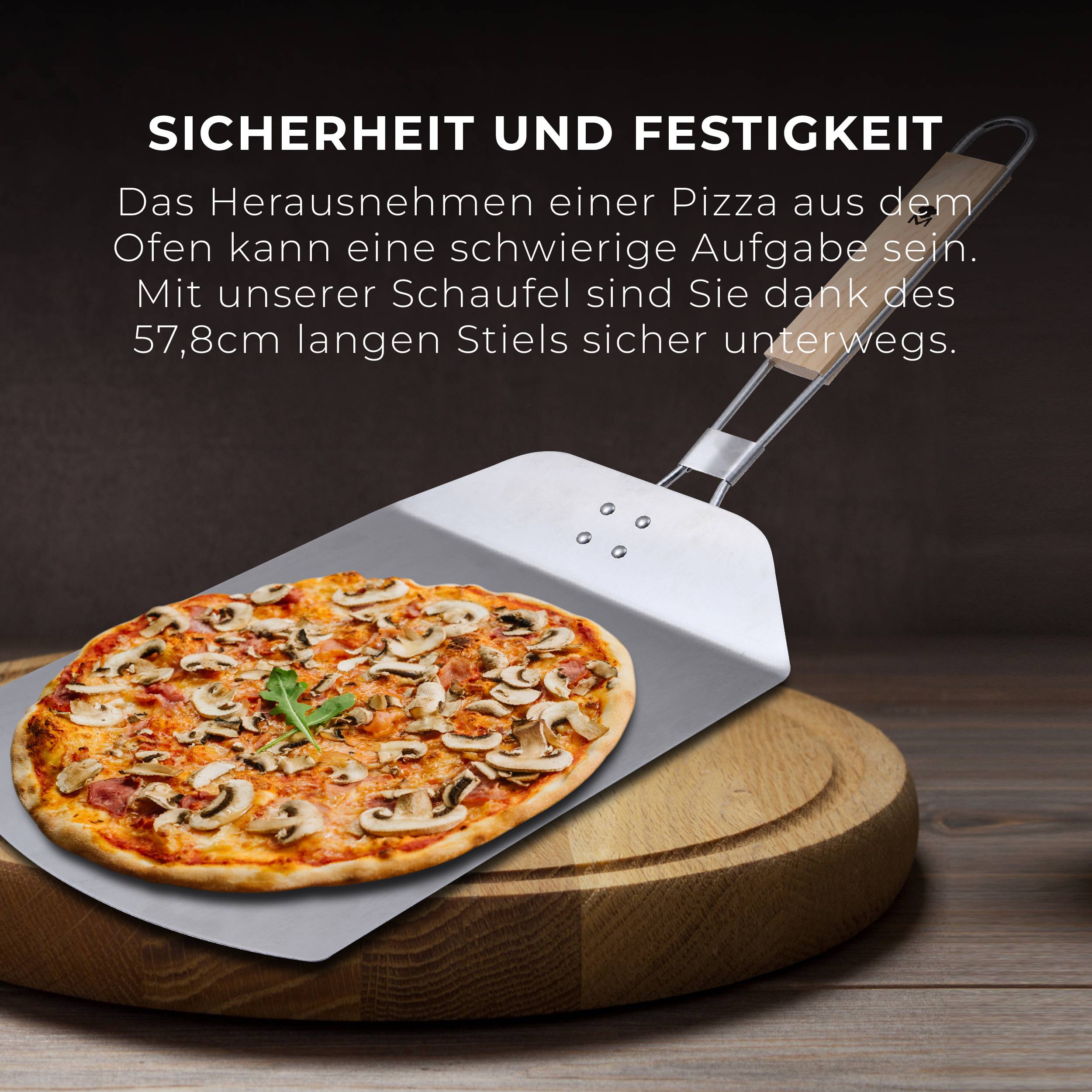 Pizza na kovové pizzové lopatě. Text popisuje délku lopaty jako 57,8 cm, což zaručuje bezpečnost a stabilitu.