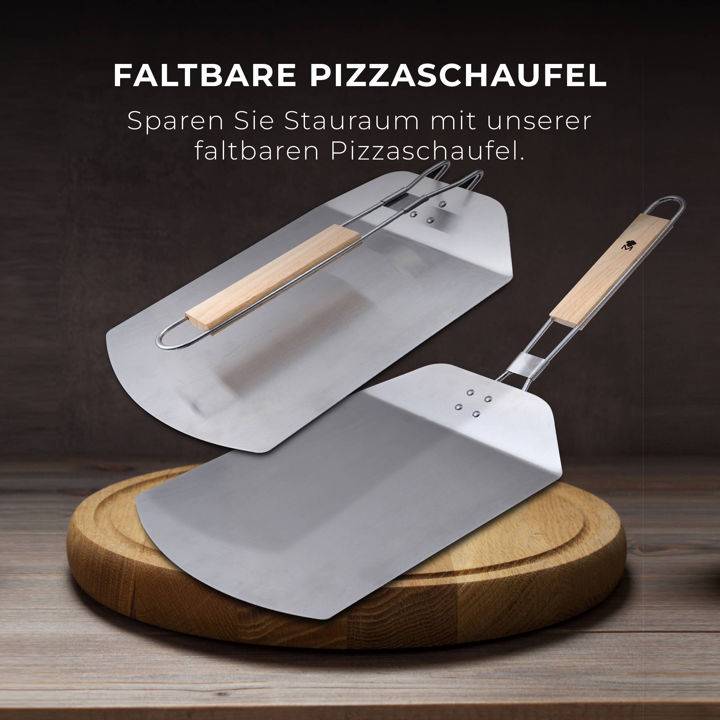 Dvě skládací pizza lopaty s dřevěnými rukojeťmi na dřevěném stole. Text nahoře: Skládací pizza lopata. Ušetřete místo s naší skládací pizza lopatou.
