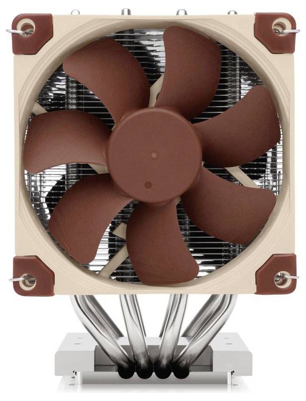 Hnědý ventilátor CPU s několika chladicími žebry a čtyřmi zakřivenými tepelnými trubkami z kovu.