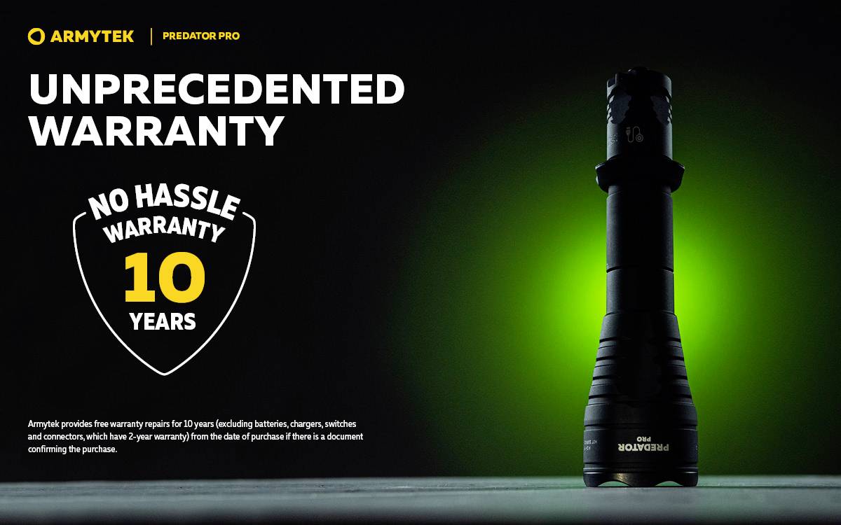 Svítilna Predator Pro od Armyteku s 10letou zárukou. Text: Bezprecedentní záruka. Záruka bez komplikací na 10 let.