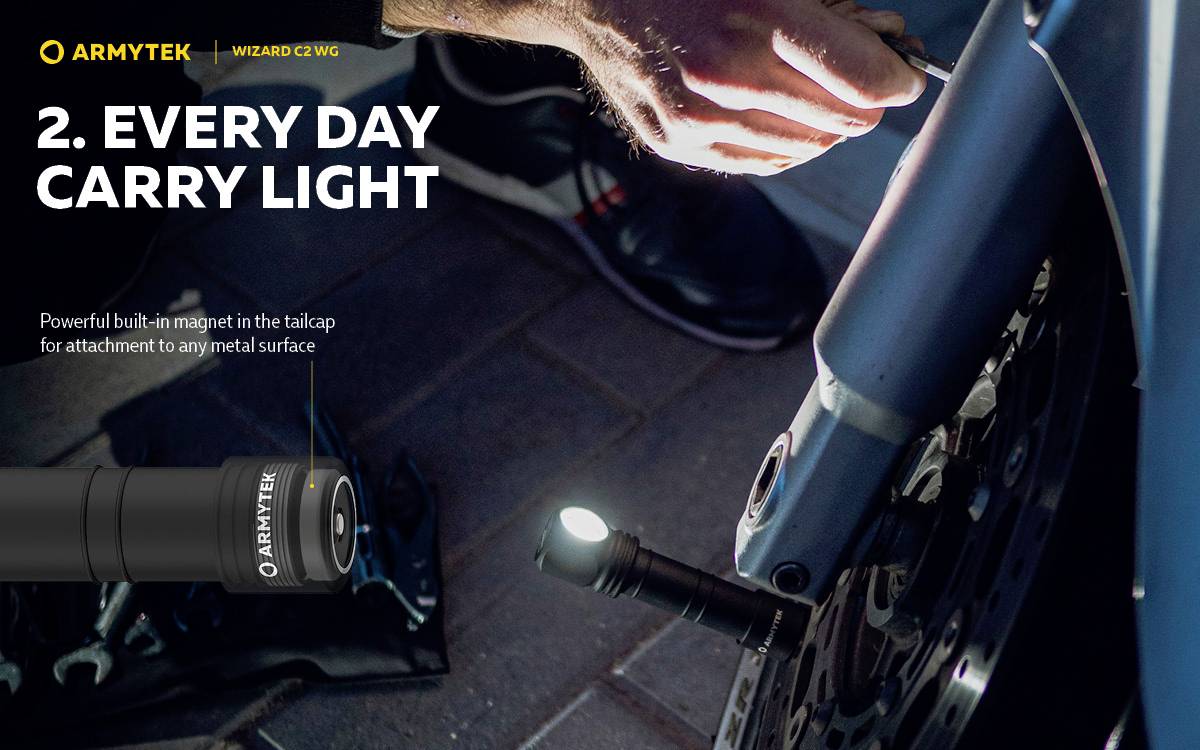 '2. Every Day Carry Light' nabízí výkonný magnet pro upevnění na kovové povrchy a je zobrazen připevněný na kole.