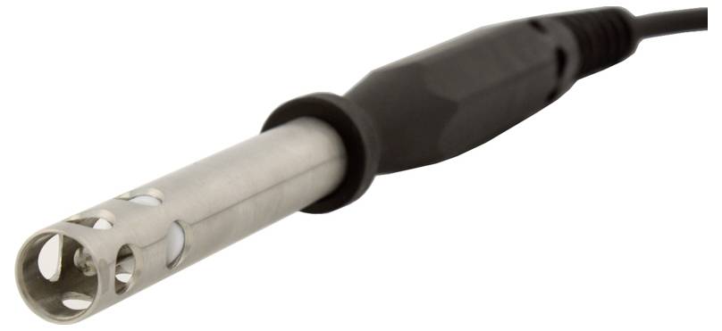 Teplotní sonda z nerezové oceli s ventilačními otvory a černou rukojetí, používaná pro měření teploty v různých prostředích.