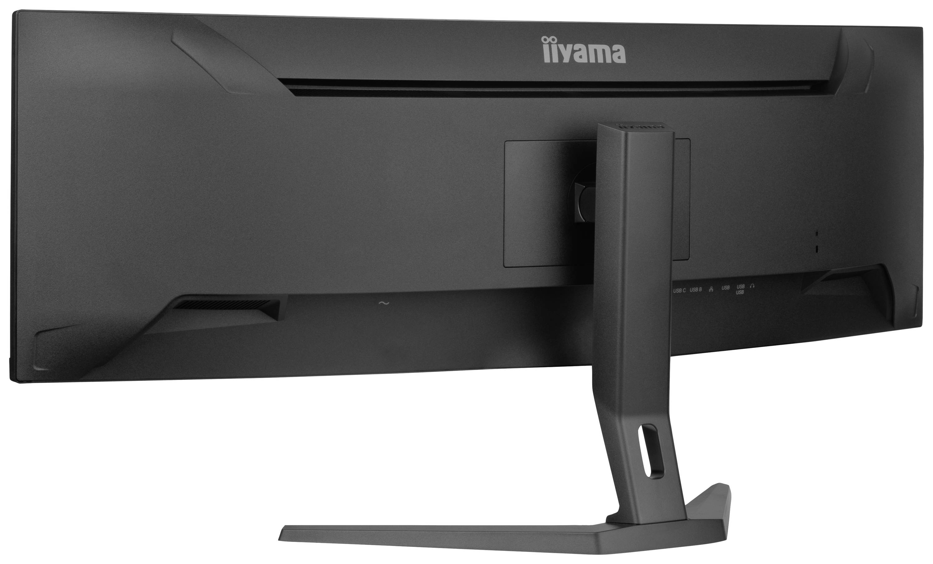 Ultraširoký počítačový monitor zezadu, upevněný na otočném stojanu, nemá žádné viditelné konektory.