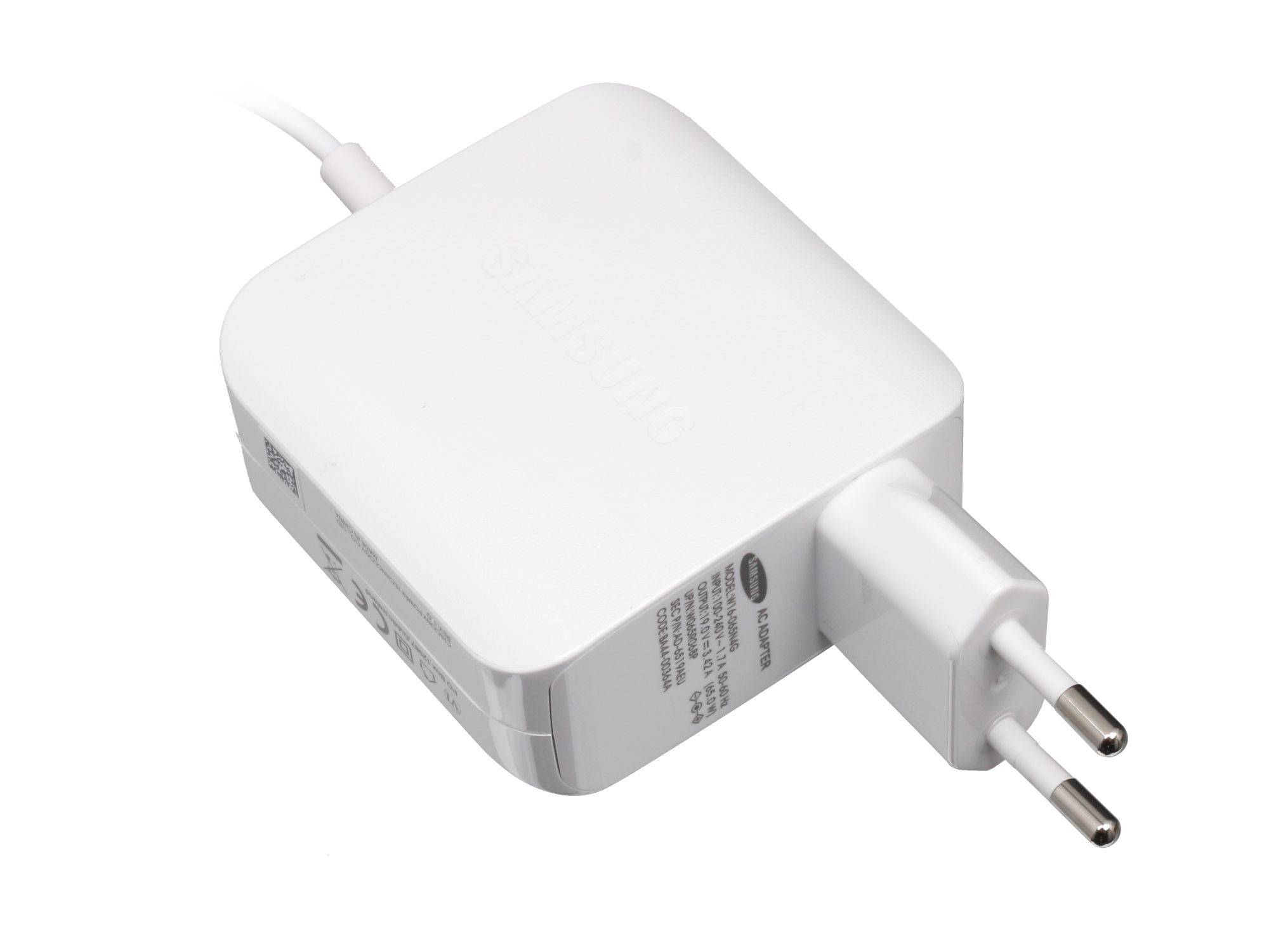 Bílý napájecí adaptér zařízení Samsung se dvěma kolíky a připojeným kabelem, vhodný pro evropské elektrické zásuvky.