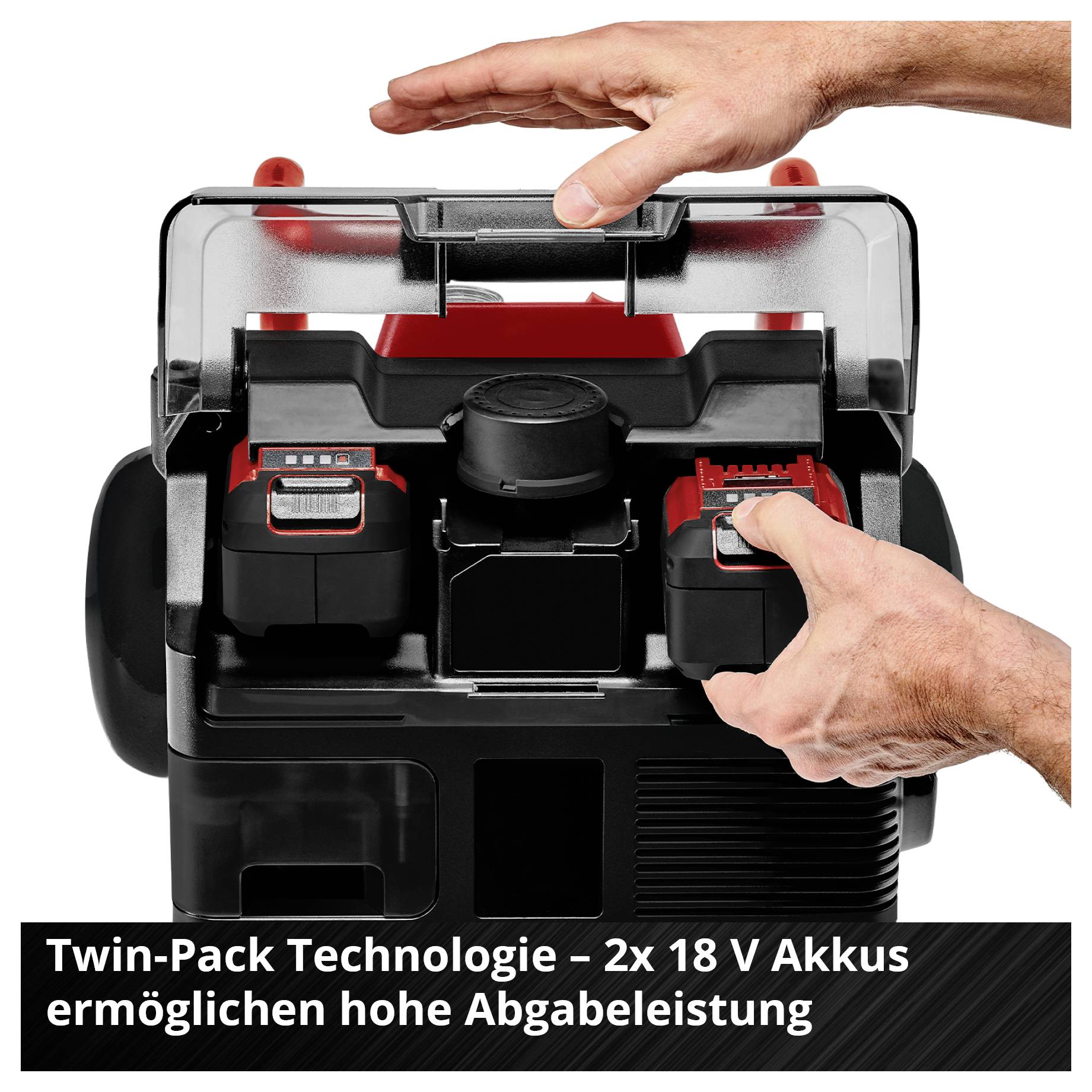 Otevřená bateriová komora zahradního přístroje se dvěma akumulátory 18 V; Poznámka: „Technologie Twin-Pack - 2x akumulátory 18 V umožňují vysoký výkon".