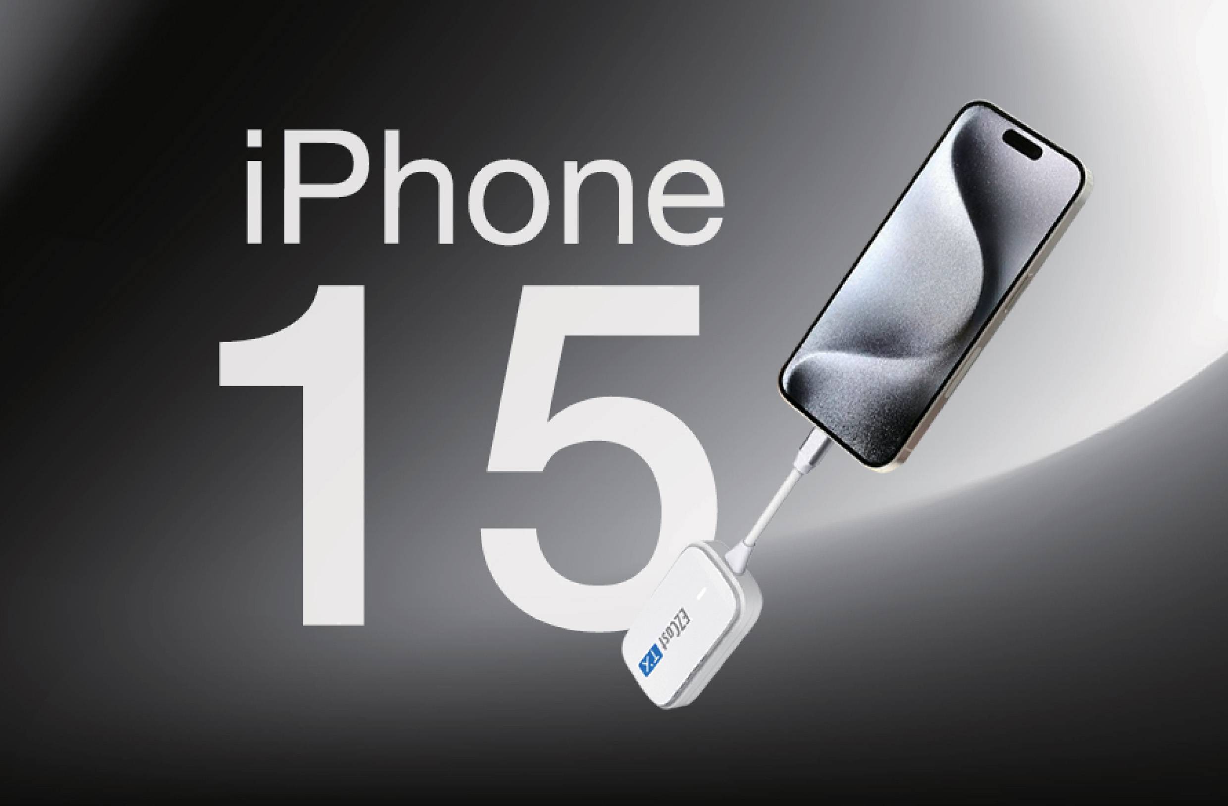 iPhone 15 s nabíječkou na černém lesklém pozadí. Vizuální prezentace nové technologie a designu.