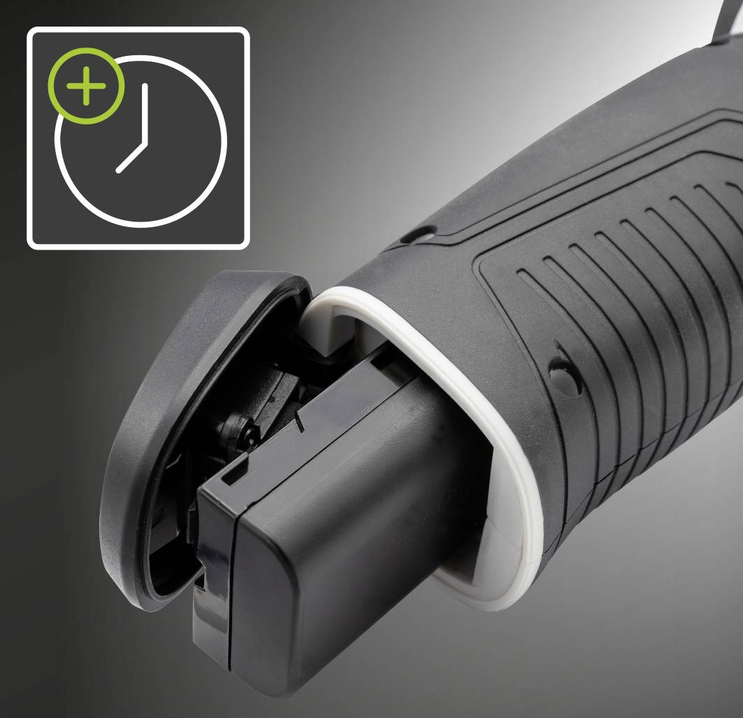 Černý elektrický nástroj leží na šedém pozadí. Vedle něj je symbol s hodinami a znaménkem plus, který poukazuje na prodlouženou pracovní dobu.
