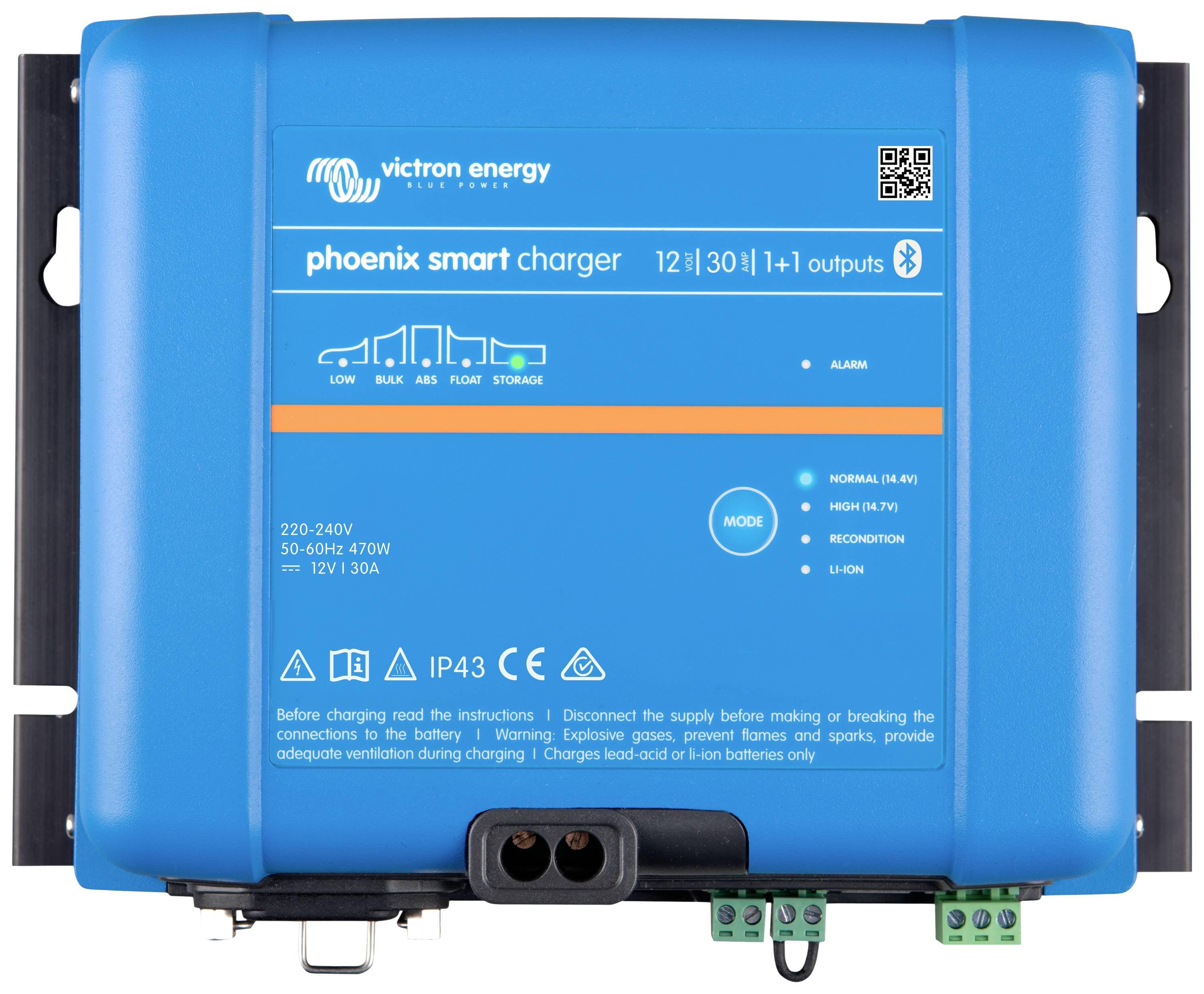 Modrý nabíječ 'Phoenix Smart Charger' od společnosti Victron Energy s displejem pro zobrazení nabíjecích stupňů a konektory pro různá napětí a provozní módy.