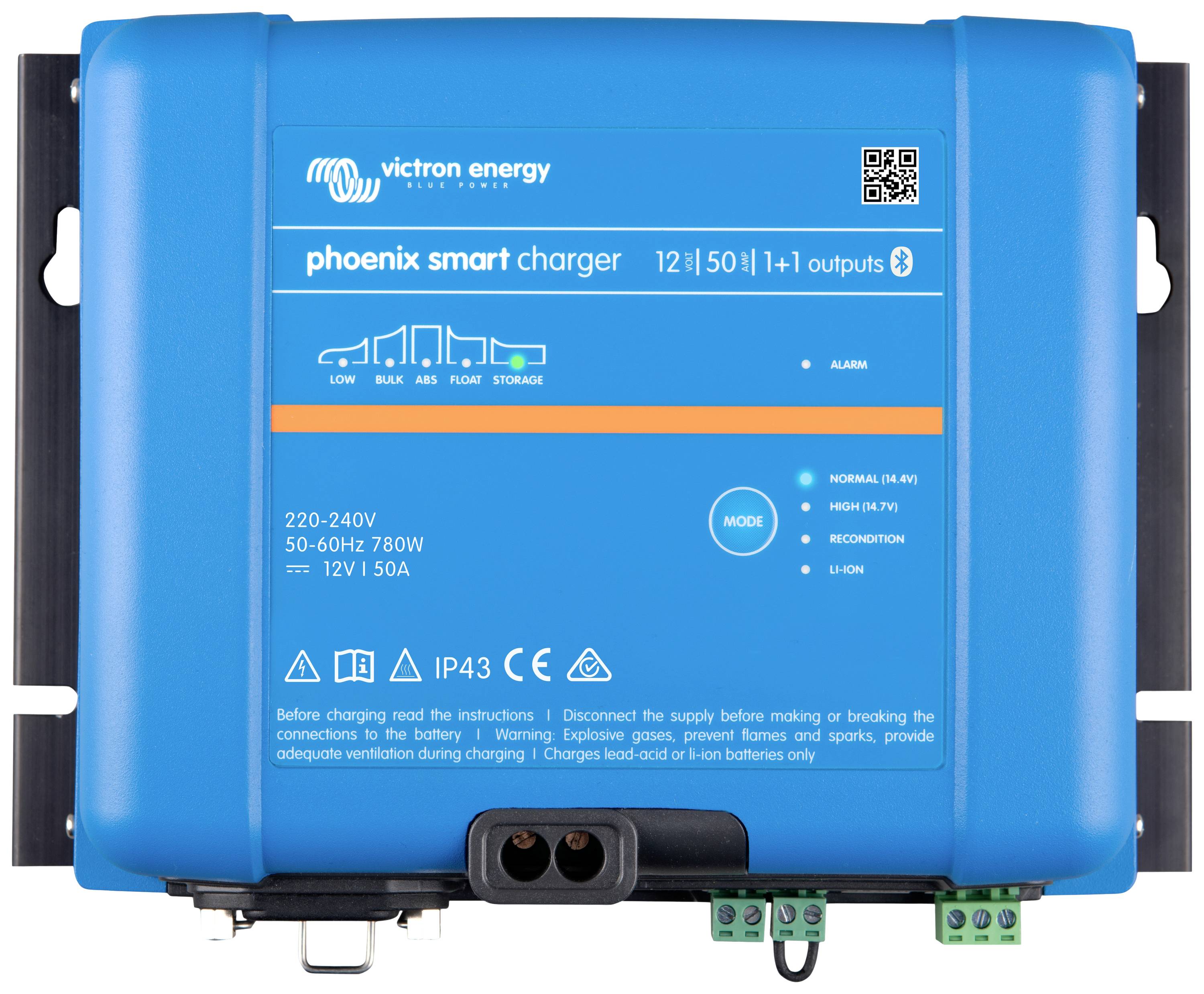 Modré nabíječka s nápisem 'phoenix smart charger'. Zobrazuje vstupní/výstupní napětí, stupeň krytí IP43 a LED indikátory.