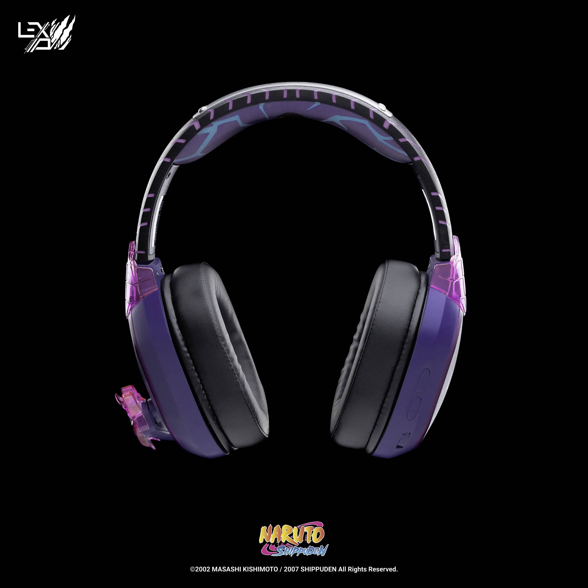 Černá sluchátka s fialovými akcenty a motivem Naruto Shippuden na černém pozadí.