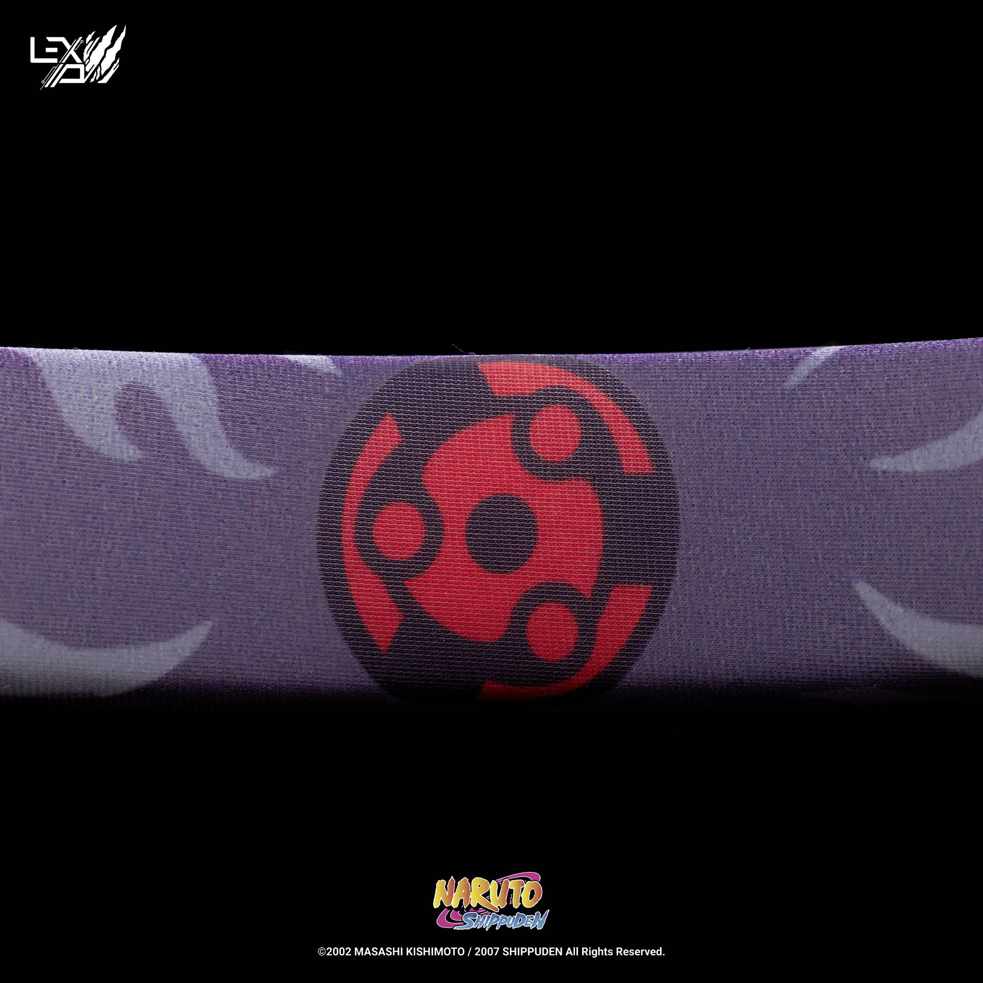 Červený symbol s černými prvky na šedém pozadí. Symbol obsahuje kruhové a polokruhové detaily.