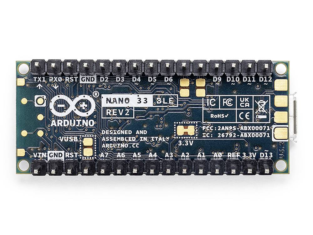 Mikrokontrolérová deska Arduino Nano 33 BLE s připojovacími body a popisky. Vyvinuto a vyrobeno v Itálii.