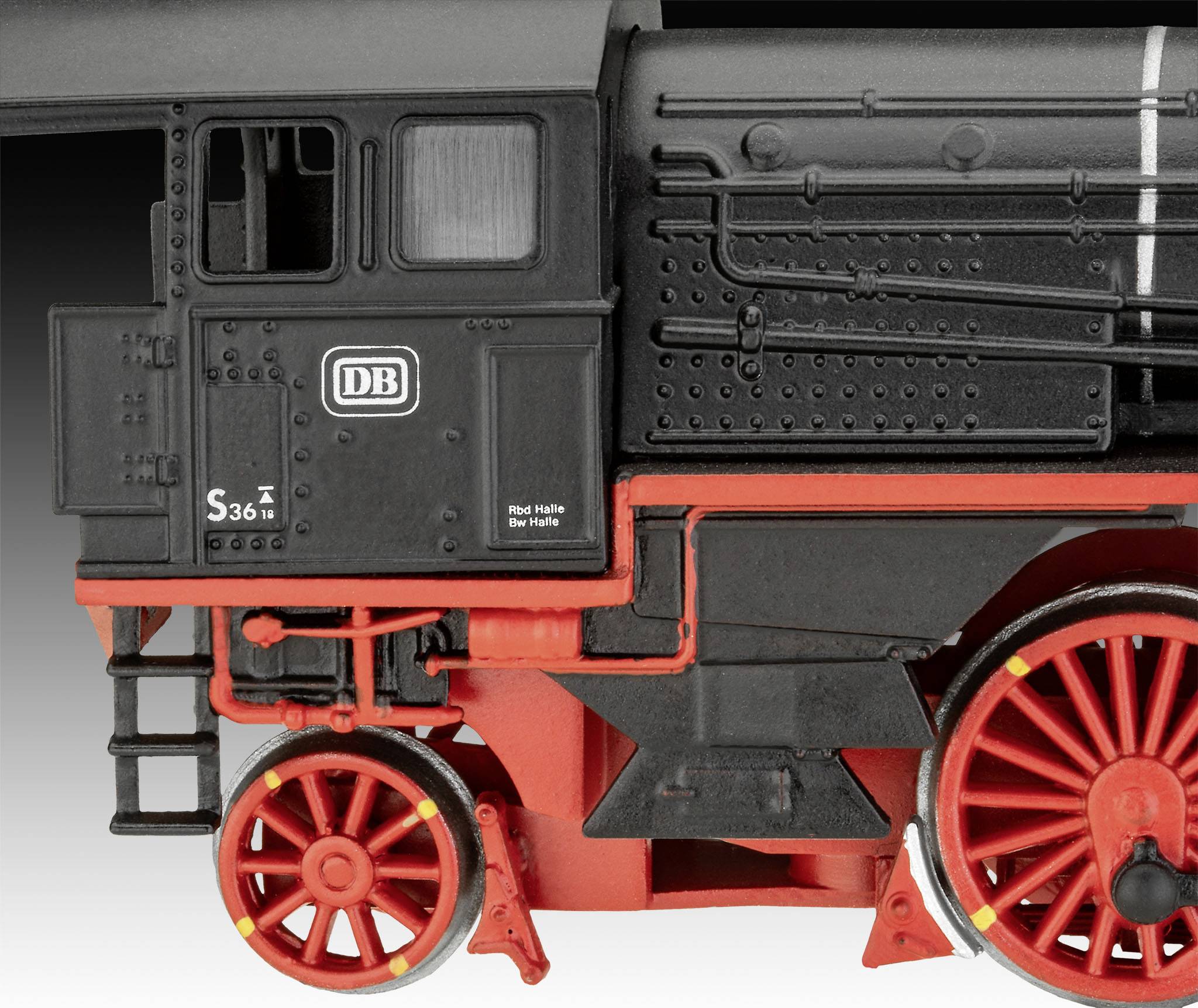 Červená a černá miniaturní lokomotiva Deutsche Bahn s detailními díly a koly, pohled z boku.
