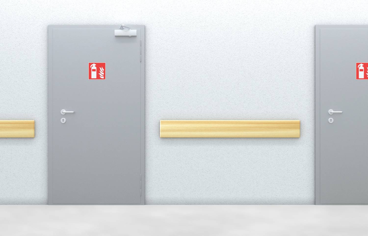 Šedé dveře s červeným symbolem hasicího přístroje v chodbě. Dveře mají bílé kliky a po straně dřevěný obložový pás pro orientaci.