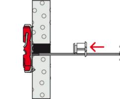 Diagram znázorňuje upevnění součásti na betonovou stěnu pomocí kotevního šroubu. Červený šipka ukazuje směr montáže.