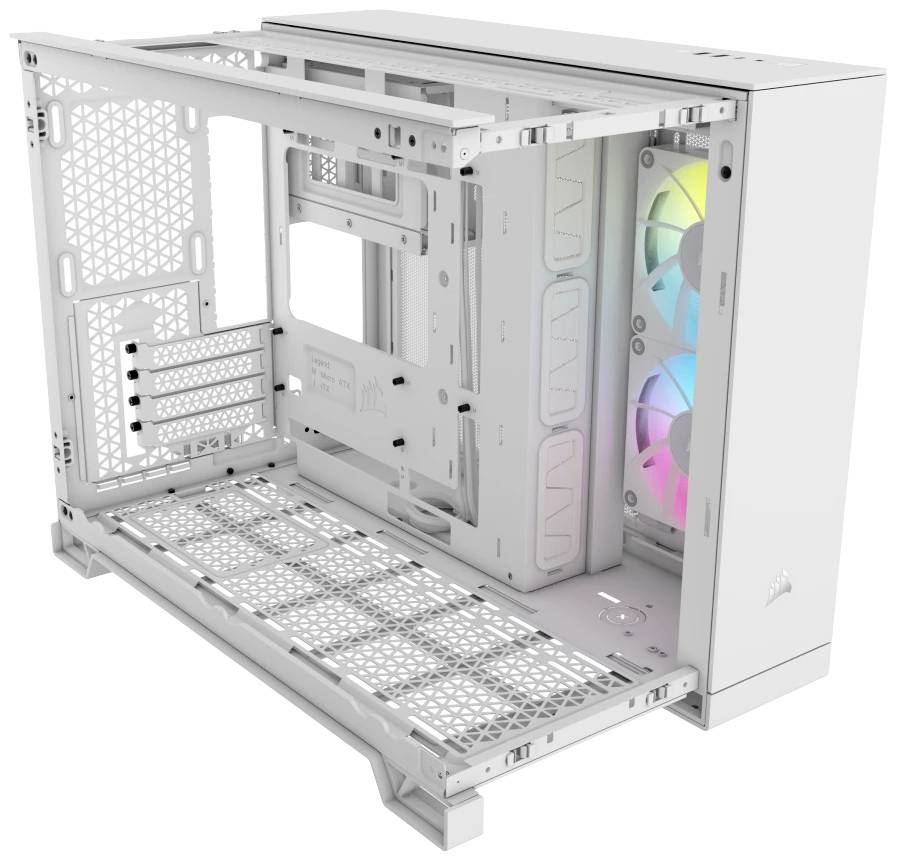 Bílá počítačová skříň s průhlednými stranami a RGB ventilátory uvnitř, které vyzařují barevné světlo.