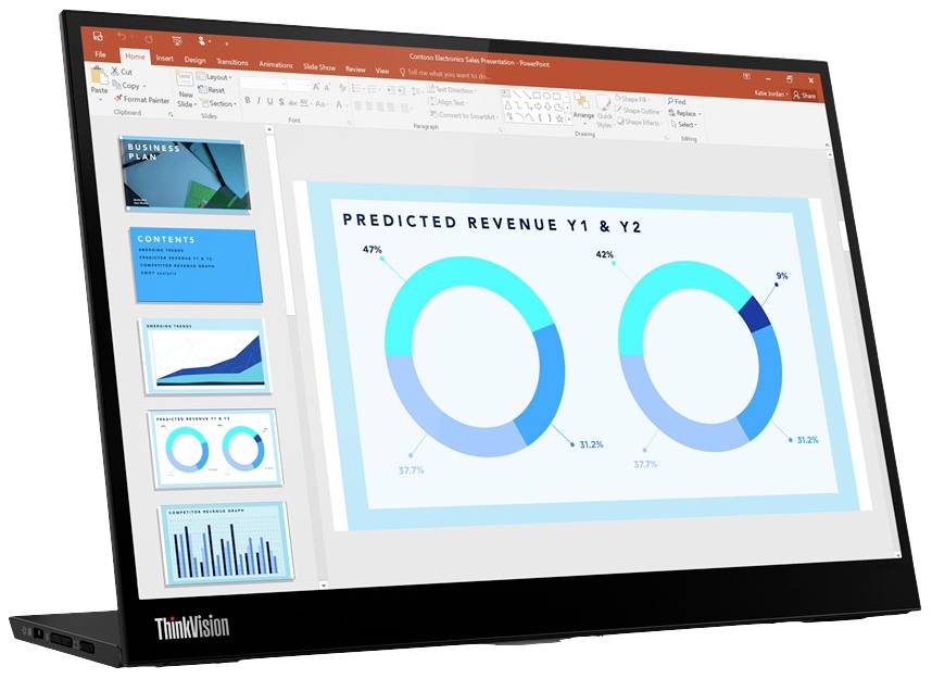 Obrazovka laptopu zobrazuje PowerPoint prezentaci s názvem 'Predikované příjmy rok 1 a rok 2'. Dva výsečové grafy ilustrují prognózy příjmů.