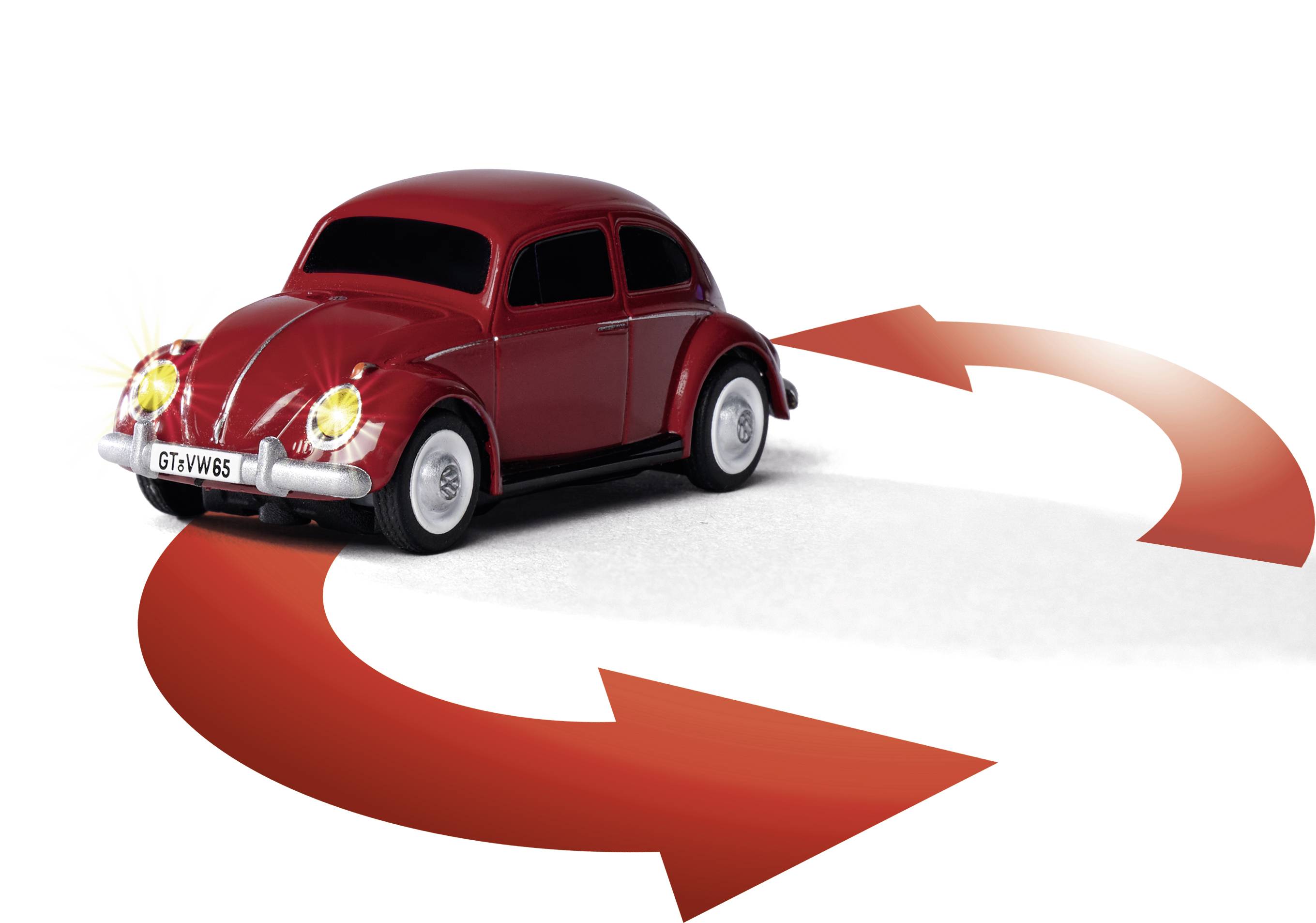 Červené hračkové auto typu VW Brouk je obklopeno zakřivenými šipkami symbolizujícími kruhový pohyb.