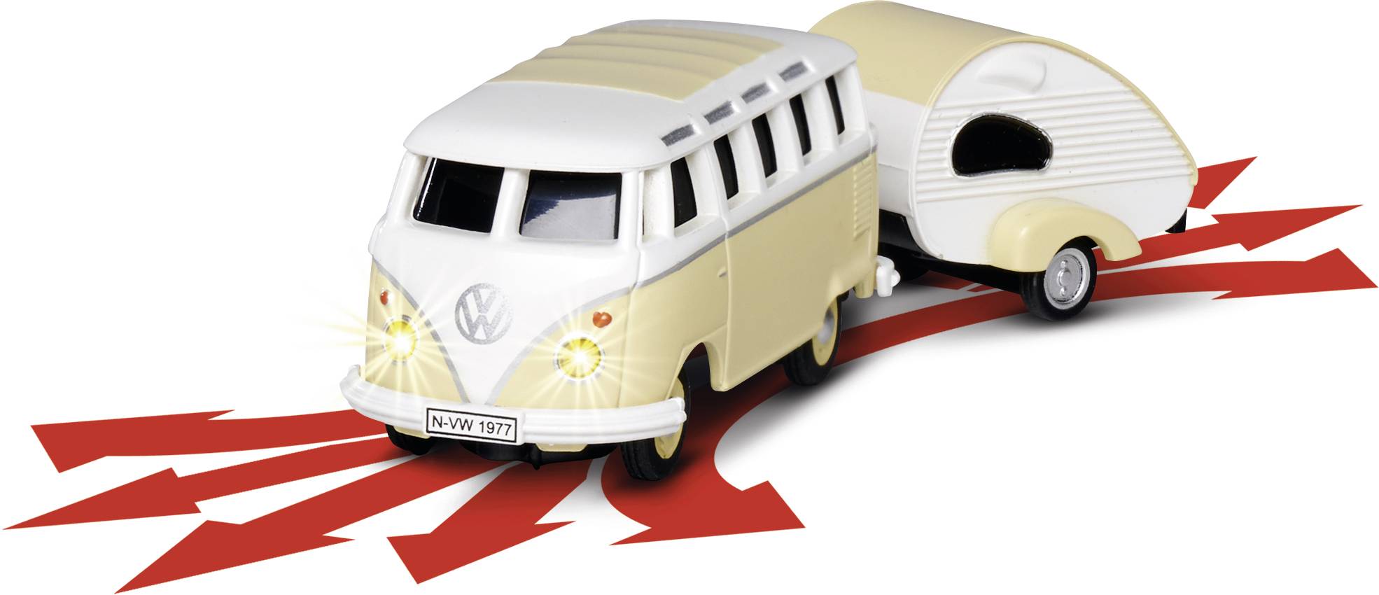 Bílý a krémový hračkový VW autobus s přívěsem na červených šipkách, které ukazují různými směry.