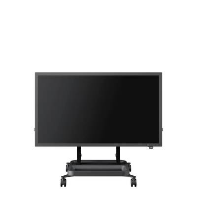 Velký černý monitor na mobilním stojanu s kolečky, před bílým pozadím. Na obrazovce není viditelný žádný obsah.