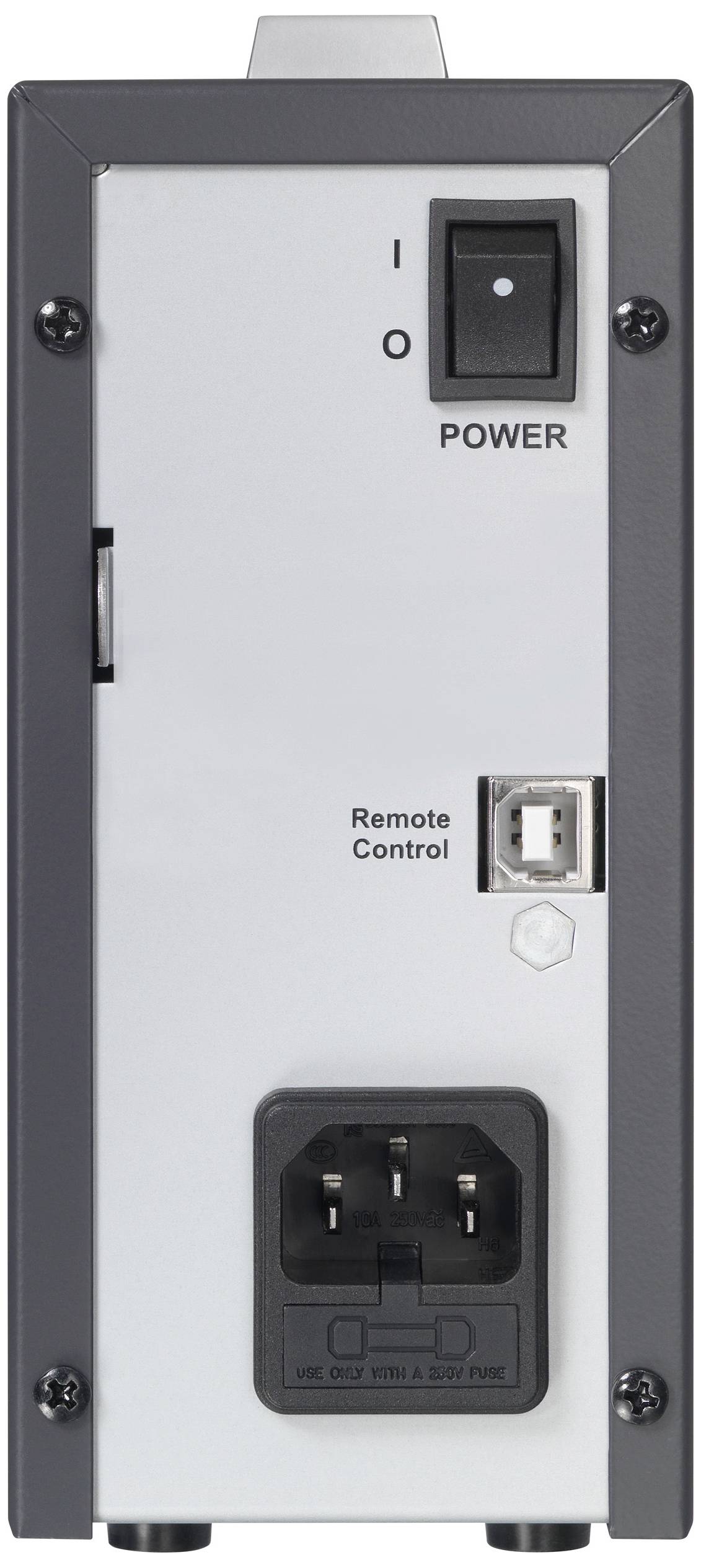Zadní strana elektronického zařízení s hlavním vypínačem, USB portem pro dálkové ovládání a síťovou zásuvkou.