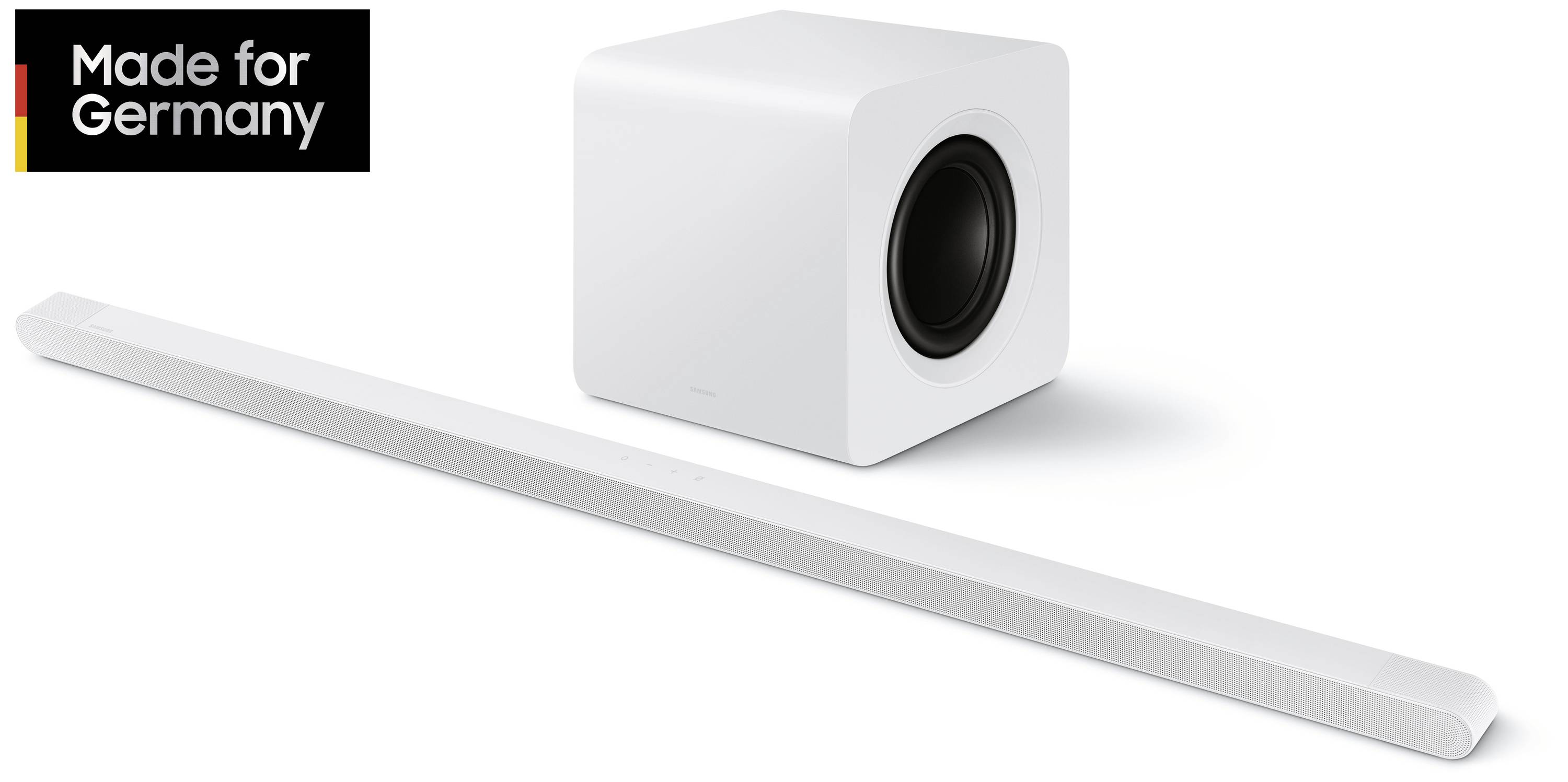 Bílý soundbar a subwoofer s moderním, minimalistickým designem. Vlevo nahoře logo 'Made for Germany'.