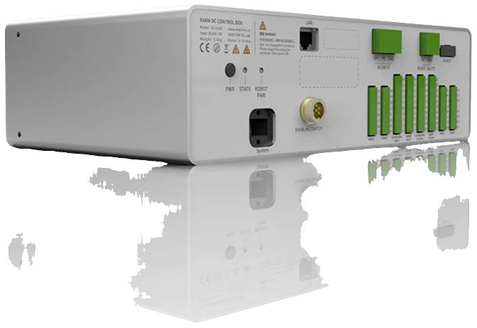 Obdélníkové elektronické zařízení s několika zelenými konektory, síťovým portem LAN a různými stavovými indikátory.
