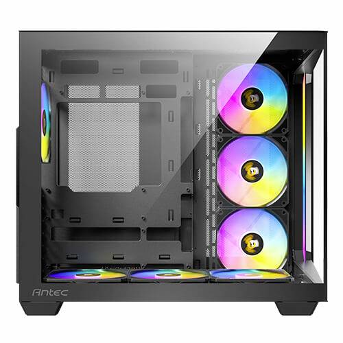 Počítačová skříň s proskleným oknem a šesti RGB ventilátory, které svítí různobarevně. Skříň je prázdná a nabízí prostor pro počítačové komponenty.
