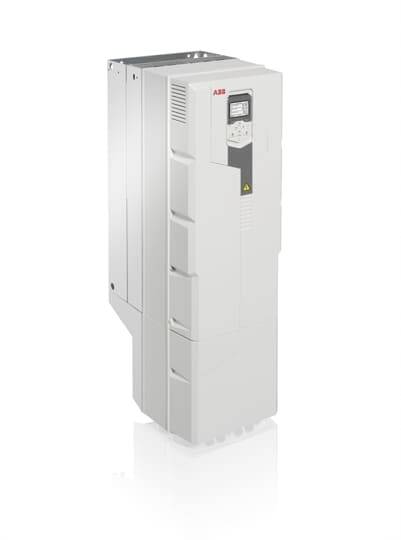Bílá vertikální elektrická rozváděčová skříň s digitálním displejem a spínači. Produkt je od společnosti ABB.