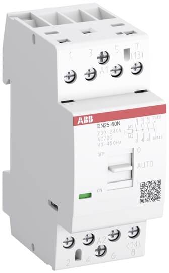Bílé, obdélníkové elektrické zařízení s označením 'ABB EN25-40N'. Přepínač nastaven na 'AUTO' s vytištěnými technickými údaji.