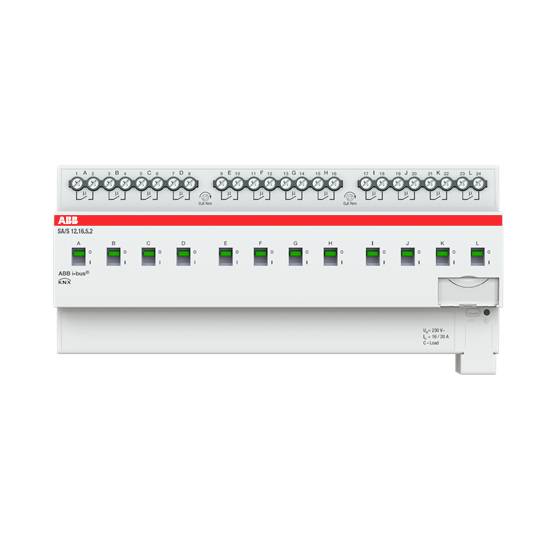 ABB modul se dvanácti zelenými LED indikátory, číslovanými svorkami nahoře a značeními dole, zobrazuje připojení.