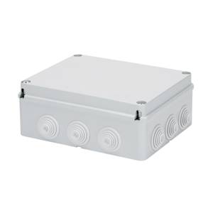 Obdélníkový šedý připojovací box s odnímatelným krytem a několika vstupními otvory pro kabely po stranách.