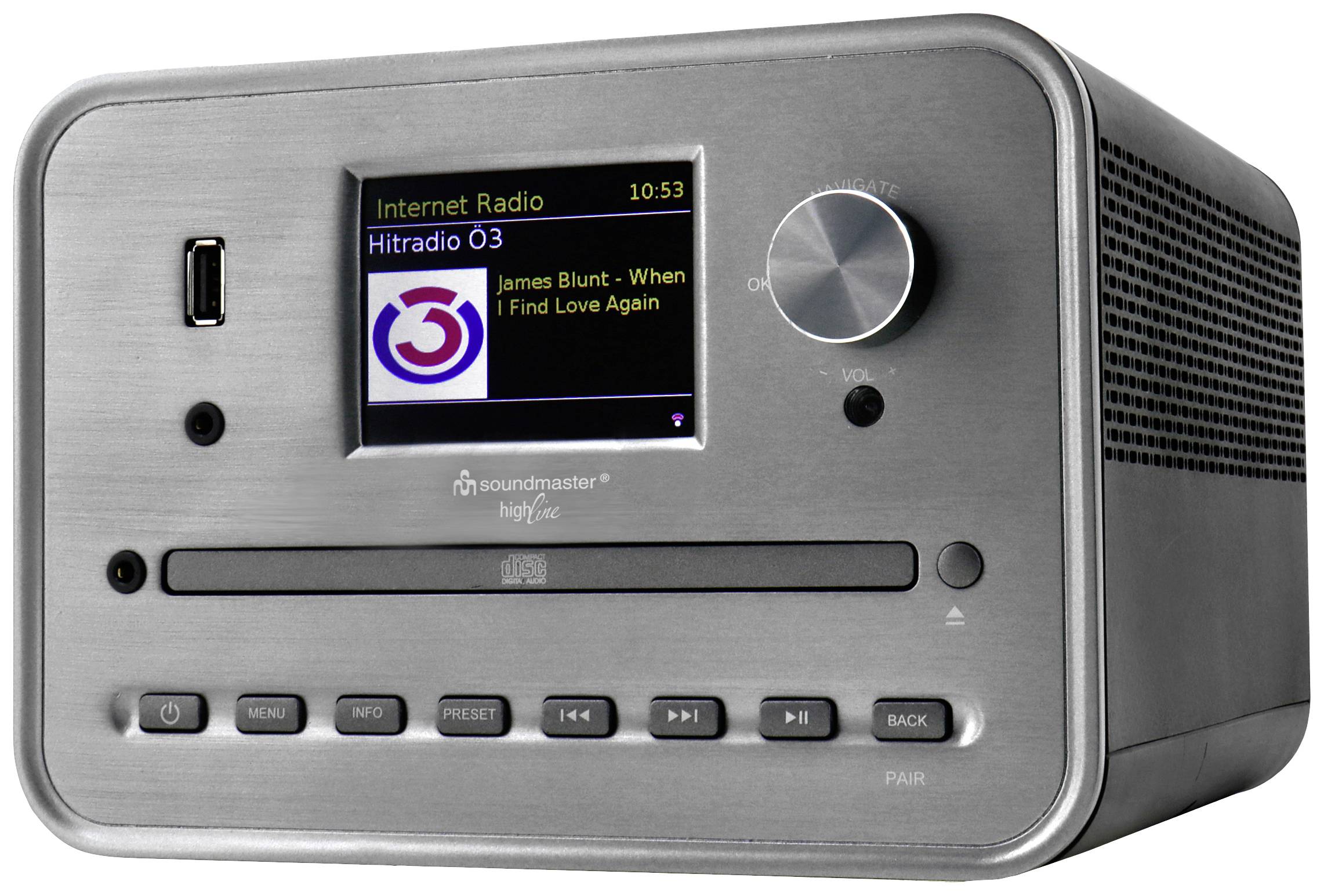 Stříbrné rádio s displejem zobrazuje 'Internetové rádio Hitradio Ö3' a 'James Blunt – When I Find Love Again', pod ním je CD slot.