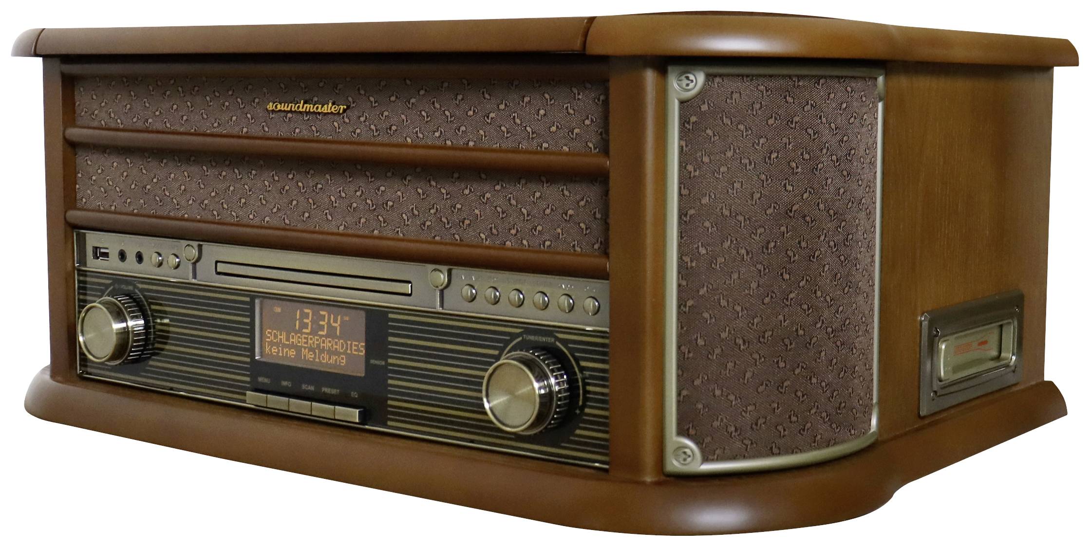 Hnědé retro rádio s reproduktorem, CD přehrávačem a kazetovou mechanikou. Digitální displej ukazuje '13:34'. Dřevěný vzhled ve vintage stylu.