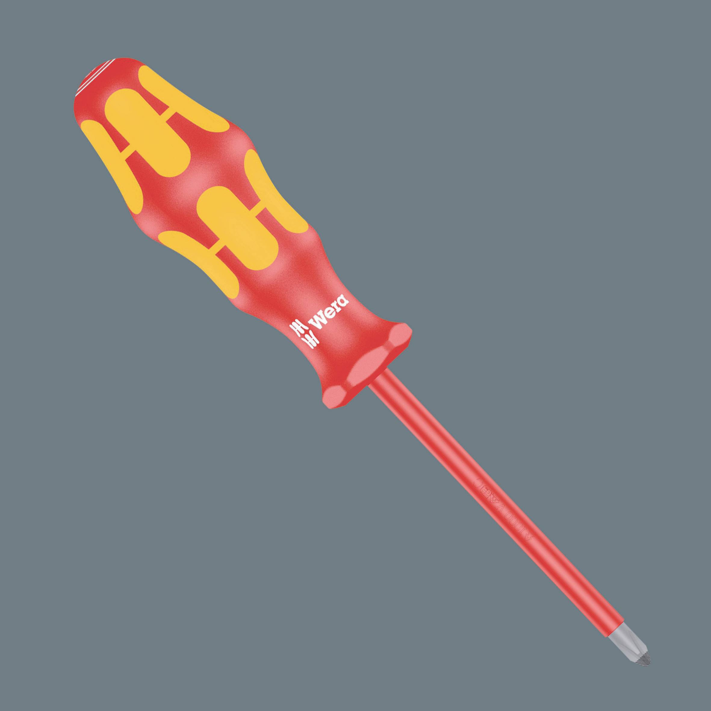 Červený šroubovák se žlutými akcenty a značkou 'Wera' na rukojeti leží na šedém pozadí.