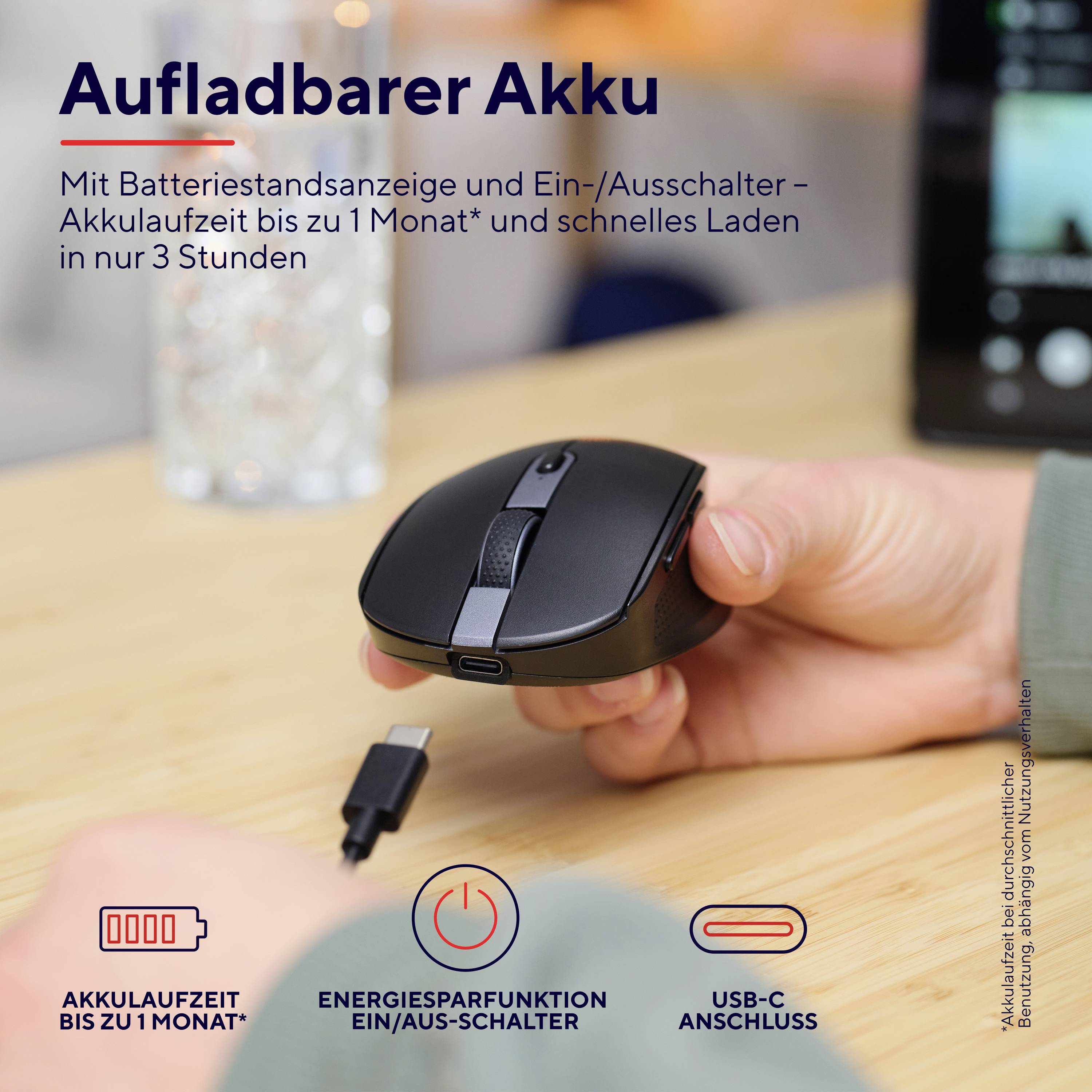 Počítačová myš s připojením USB-C se nabíjí. Text: Dobíjecí baterie, výdrž baterie až 1 měsíc, rychlé nabití za 3 hodiny.