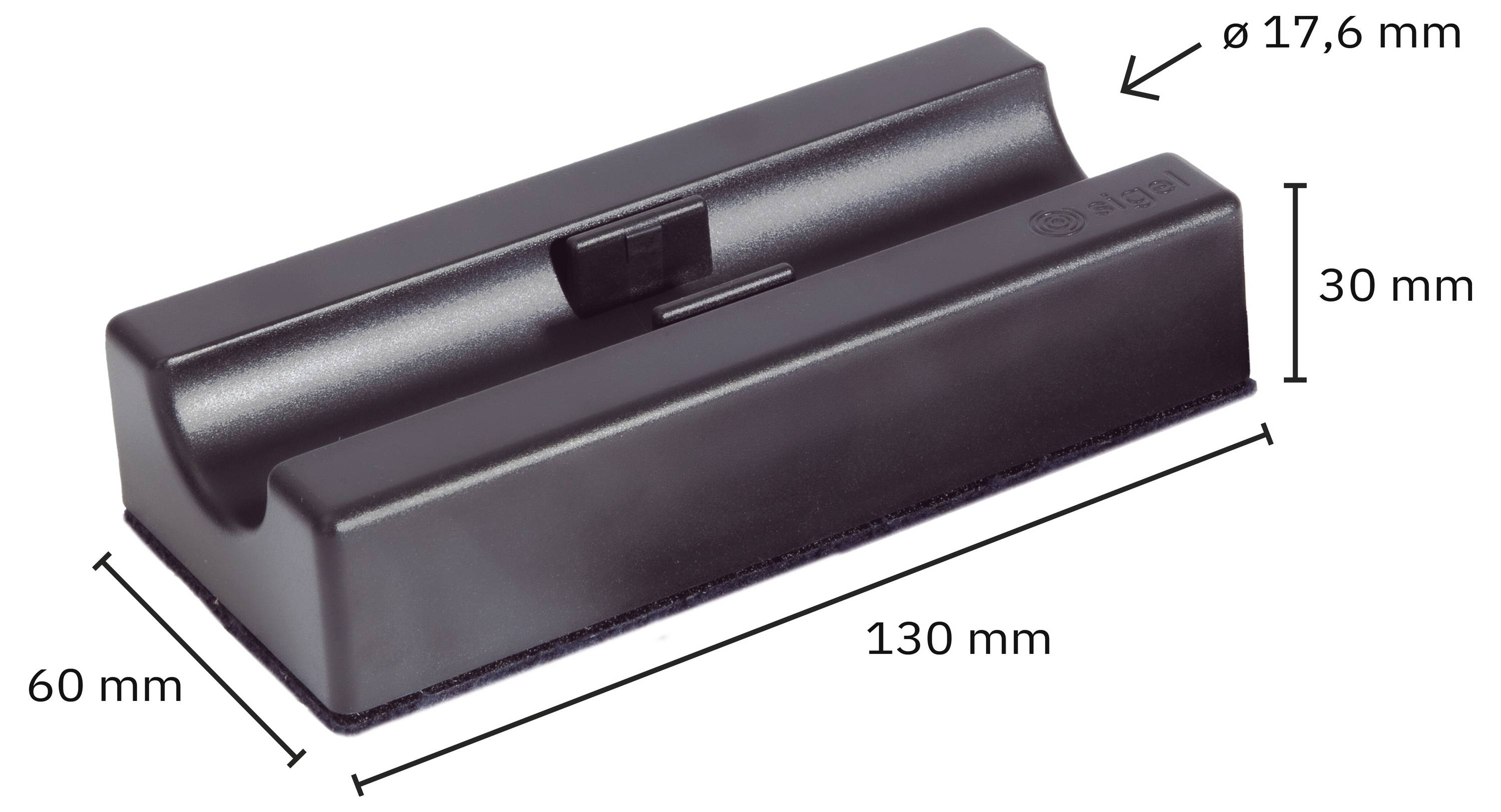 Tmavý obdélníkový akumulátor s horním zářezem, rozměry označeny 130 mm dlouhý, 60 mm široký, 30 mm vysoký a prvek o průměru 17,6 mm.