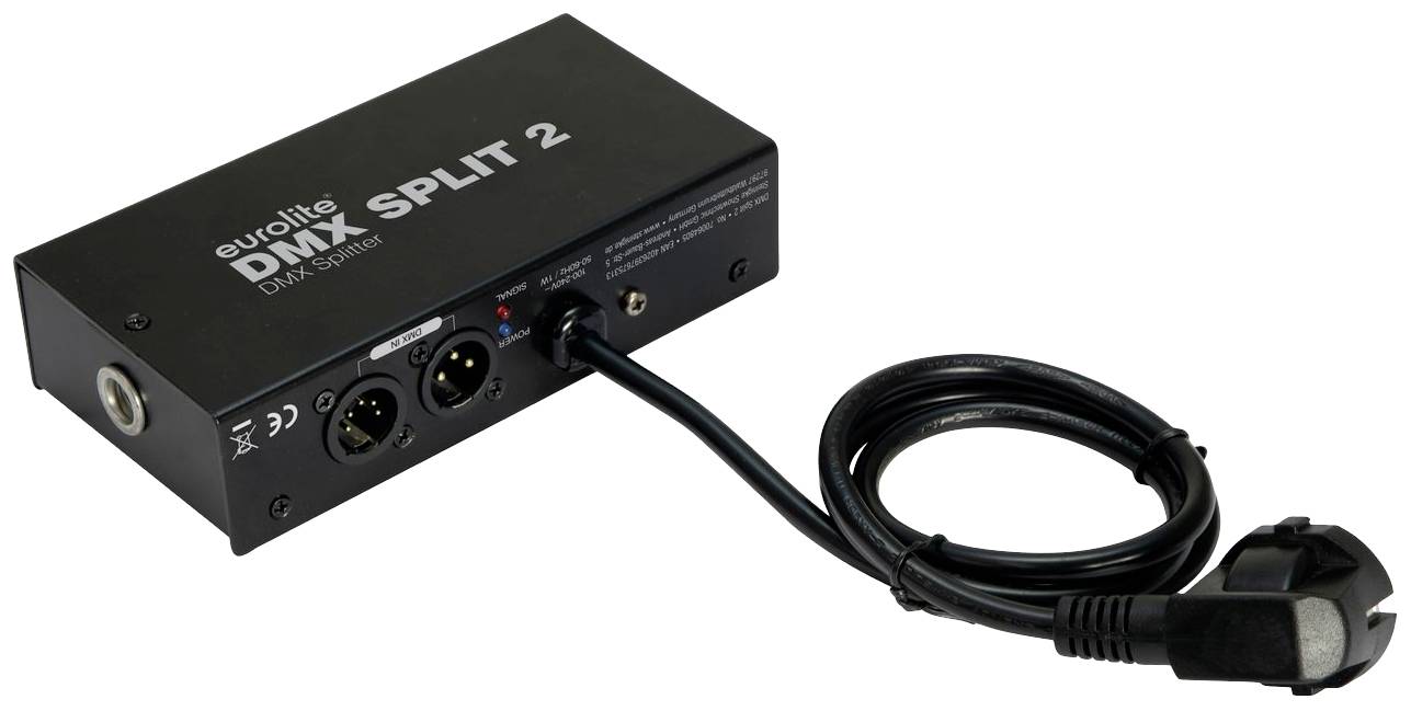 Černý DMX-splitter 'evolite DMX Split 2' s několika vstupy a připojeným síťovým kabelem, používaný v osvětlovací technice.