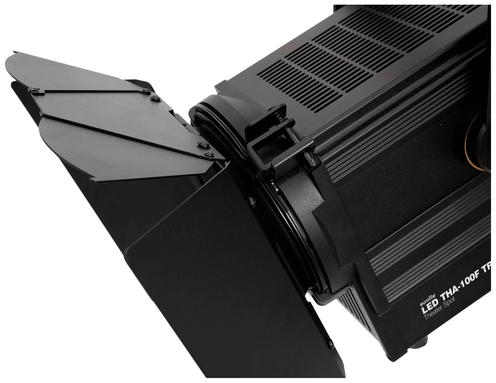 Černý LED reflektor s klapkami pro usměrnění světla. Zařízení je viditelné v levém horním rohu obrázku a zobrazuje technické detaily.